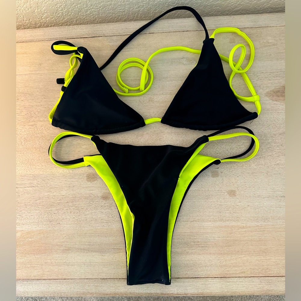 NEVER WORN ✨ SHEIN neon yellow & black reversible bikini set